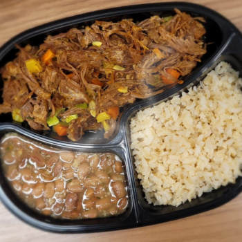 imagem Carne Louca com Cenoura e Abobrinha, Arroz e Feijão Carioca