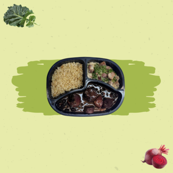 imagem Feijoada Light com Arroz Integral e Farofa de Couve com Bacon